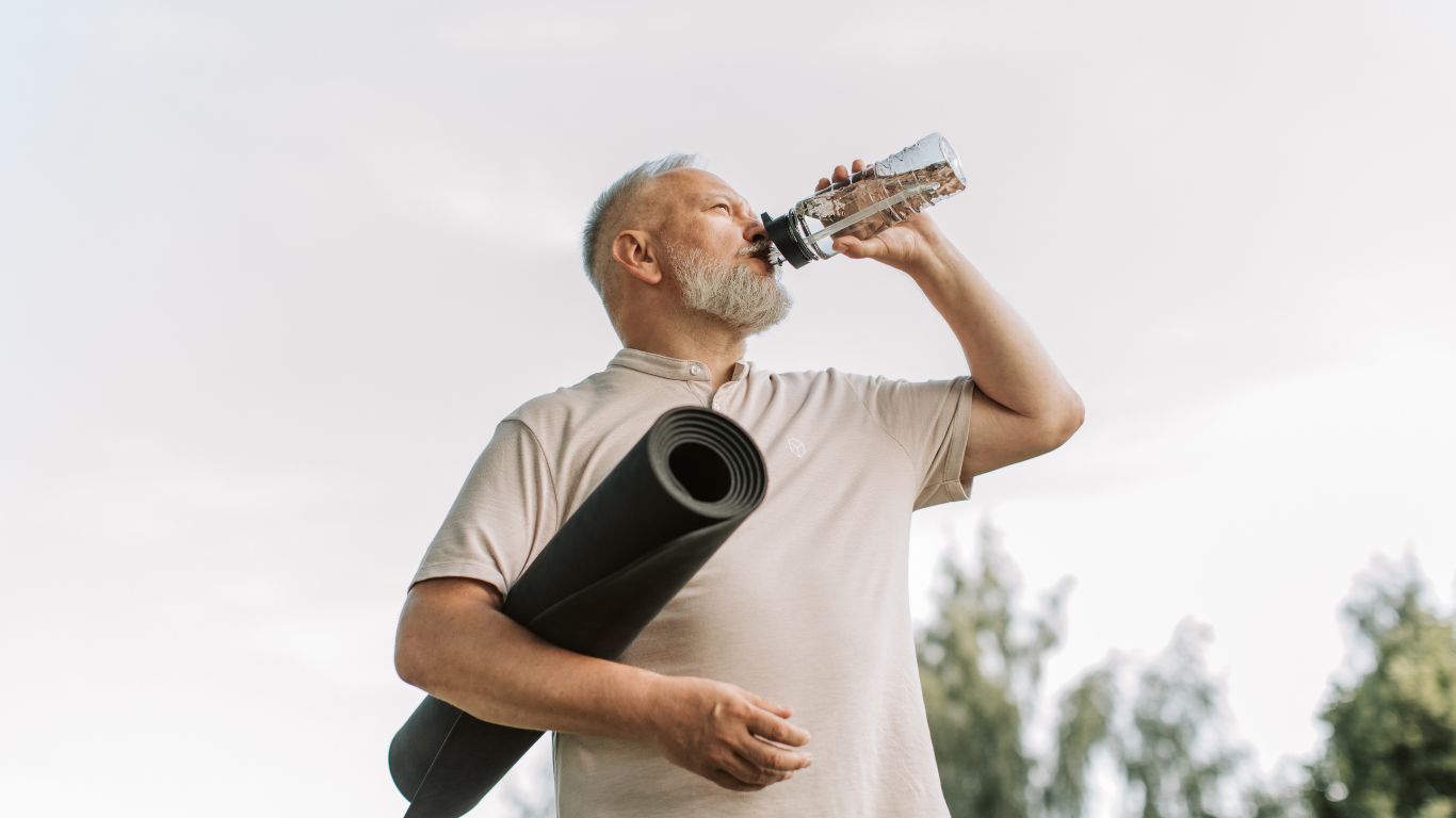 Can Dehydration Cause UTIs? The Complete Guide to Hydration for Seniors